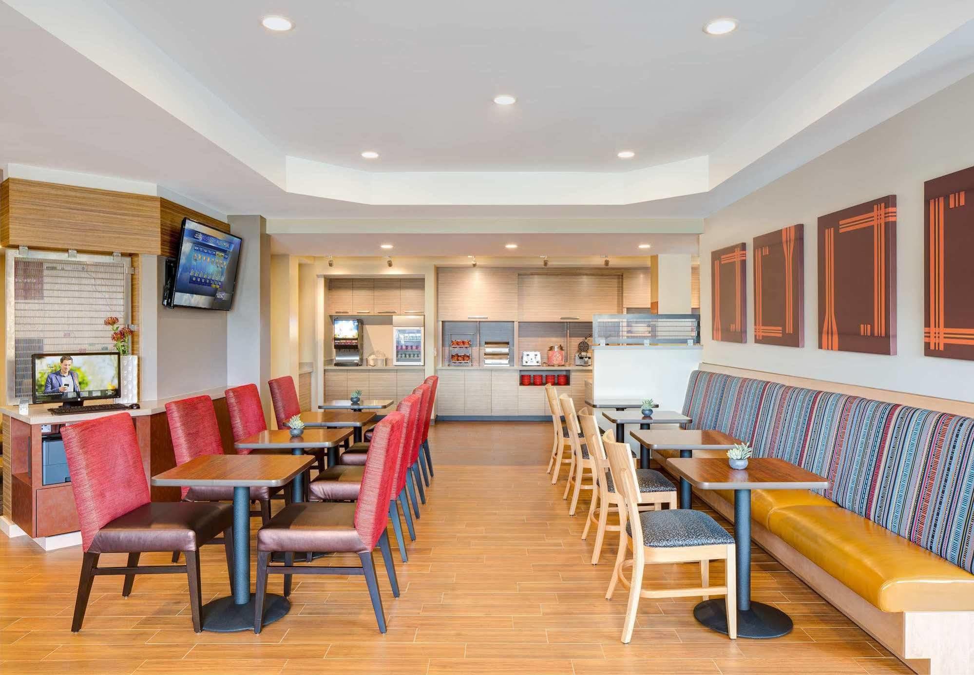Towneplace Suites By Marriott Parkersburg Exteriör bild